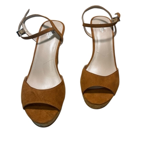 New LAMBERT WEDGE BRAND CHARLES BY CHARLES DAVID Size 11 - Picture 2 of 6